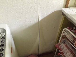 壁紙剥がれ (3).jpg