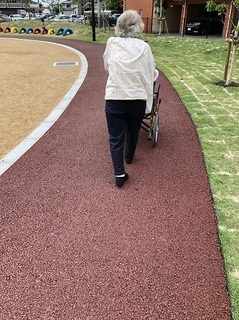 大久保町三軒茶屋公園 (1).jpg