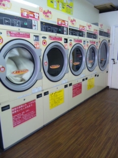 大久保駅前コインランドリー3jpg.jpg